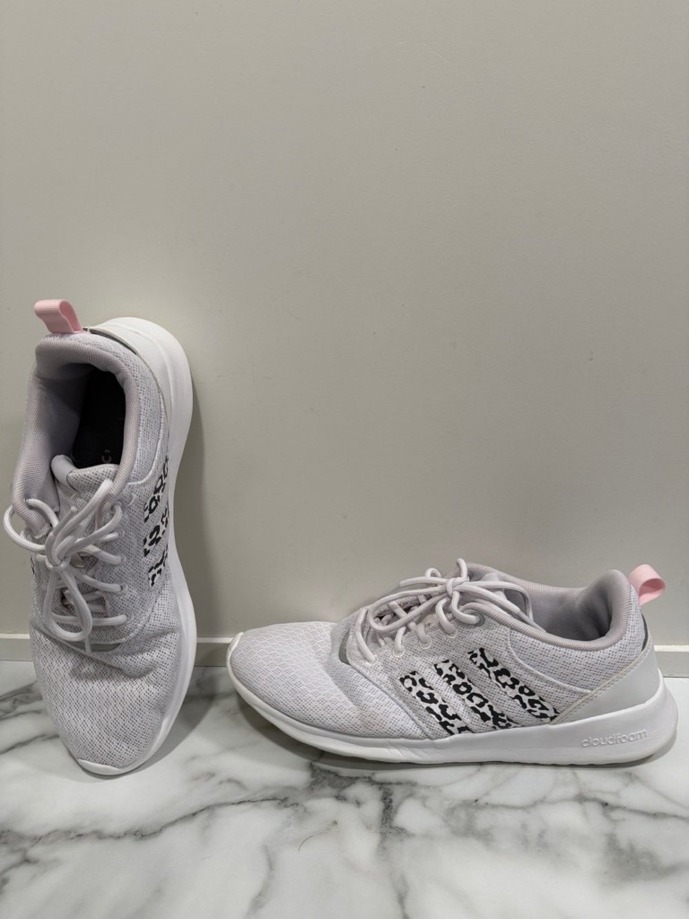 Adidas QT Racer 2.0 Leopard & White 7 Women’s size 10